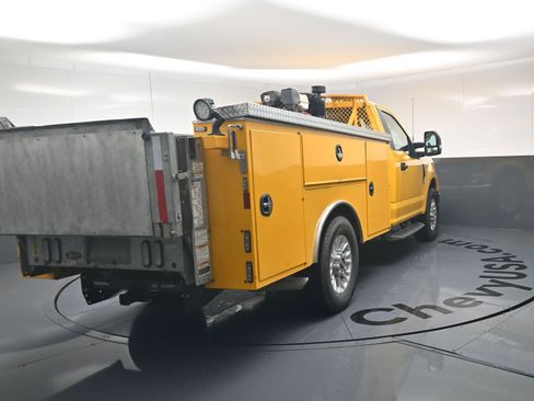 Used 2022 Ford F350 XL w/ Power Equipment Group image 9