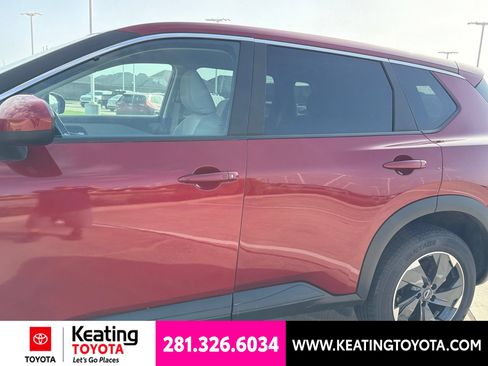 Used 2025 Nissan Rogue SV AWD/4WD image 6
