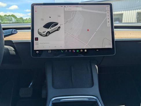 Used 2022 Tesla Model Y Long Range AWD/4WD image 19