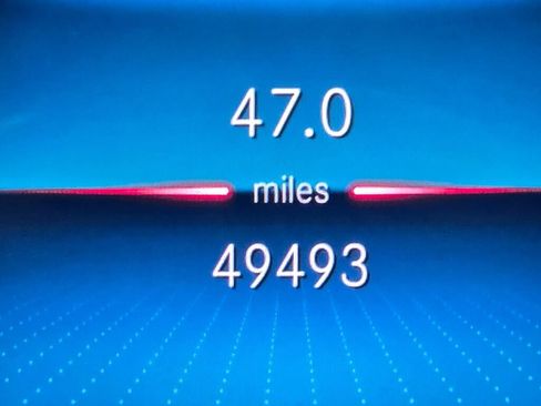 Used 2023 Mercedes-Benz GLB 250 4MATIC w/ Premium Package image 38