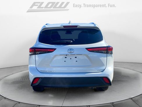 Used 2021 Toyota Highlander XLE image 8