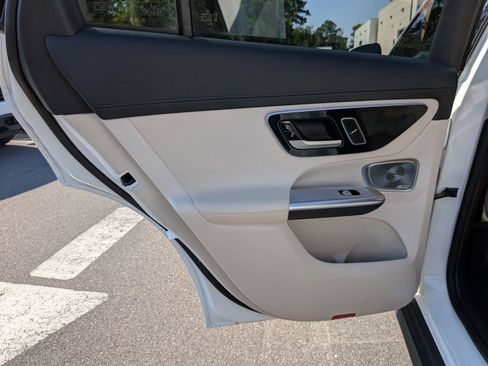 Used 2023 Mercedes-Benz GLC 300 4MATIC w/ Exclusive Trim Package image 28