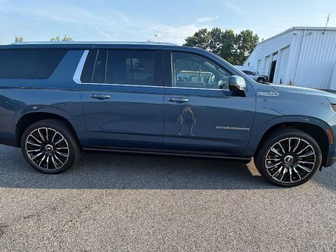 New 2026 Chevrolet Suburban High Country AWD/4WD image 8