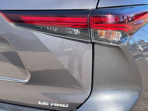 Used 2024 Toyota Highlander LE image 34