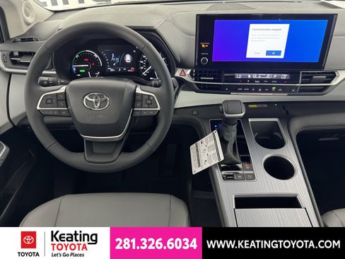 New 2026 Toyota Sienna XLE FWD image 8
