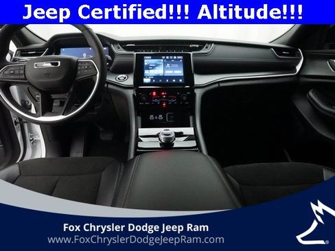 Used 2023 Jeep Grand Cherokee L Laredo image 5