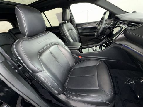 Used 2023 Jeep Grand Cherokee Overland AWD/4WD image 27