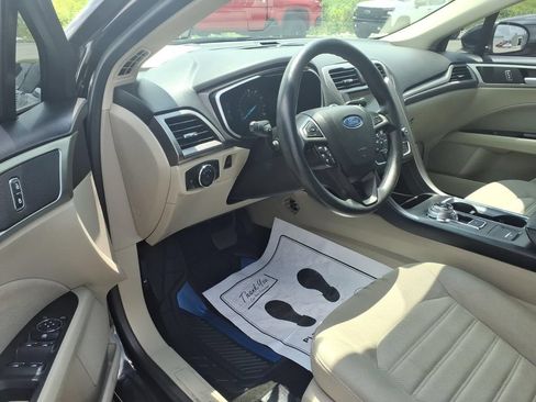 Used 2019 Ford Fusion SE FWD image 6