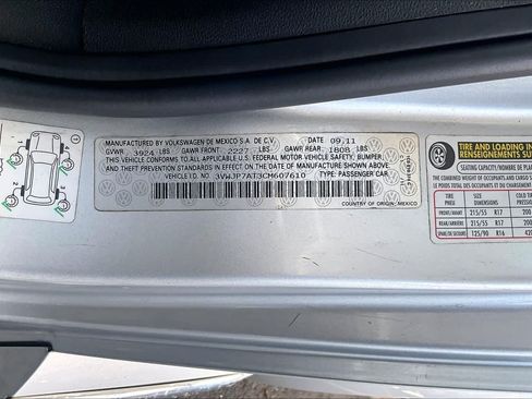 Used 2012 Volkswagen Beetle 2.5 FWD image 31