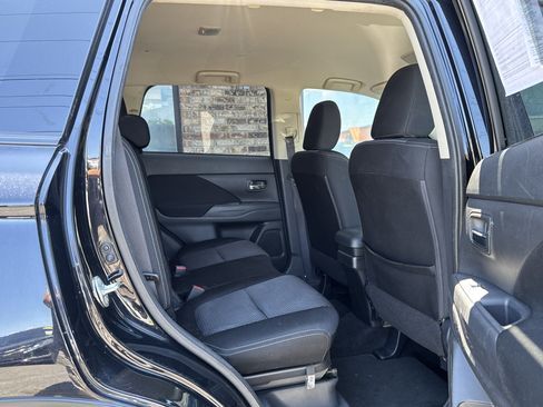 Used 2017 Mitsubishi Outlander ES AWD/4WD image 14