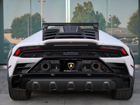 Used 2023 Lamborghini Huracan Sterrato image 4