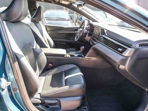 Used 2025 Toyota Camry SE FWD image 19
