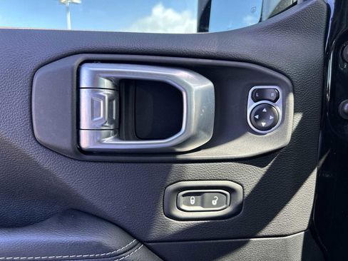 Used 2020 Jeep Gladiator Overland AWD/4WD image 15