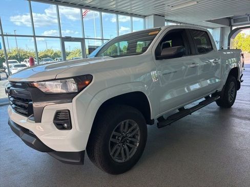 Used 2024 Chevrolet Colorado LT w/ LT Convenience Package II image 3
