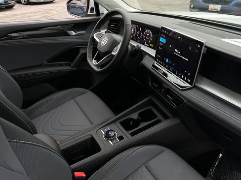 New 2026 Volkswagen Tiguan SE image 11