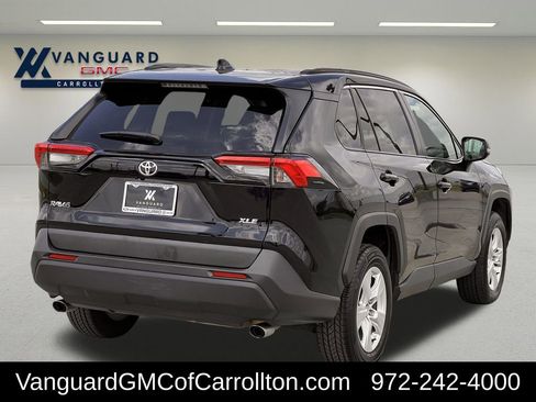 Used 2020 Toyota RAV4 XLE FWD image 3