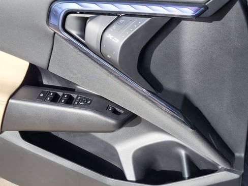 Used 2025 BMW X3 xDrive30i w/ Premium Package image 8