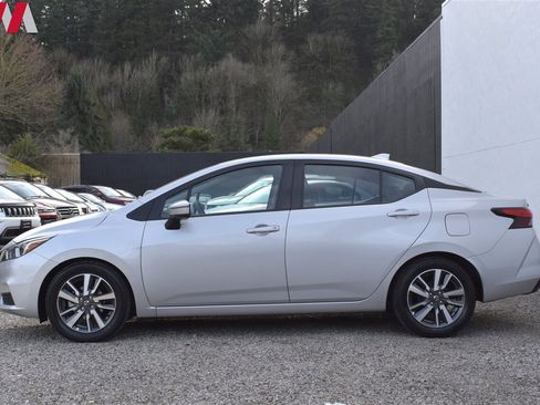 Used 2020 Nissan Versa SV image 9