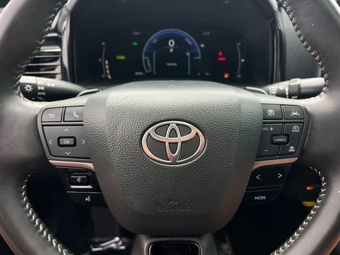 Used 2025 Toyota Camry SE w/ Convenience Package FWD image 23