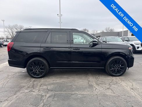 Used 2025 Ford Expedition Platinum w/ Stealth Appearance Package image 5