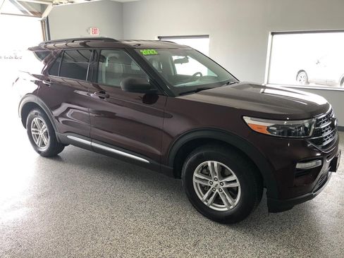 Used 2022 Ford Explorer XLT w/ Equipment Group 202A AWD/4WD image 5