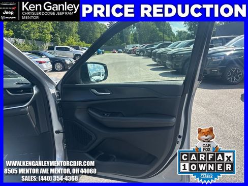 Used 2025 Jeep Grand Cherokee Altitude w/ Trailer Tow Package AWD/4WD image 29