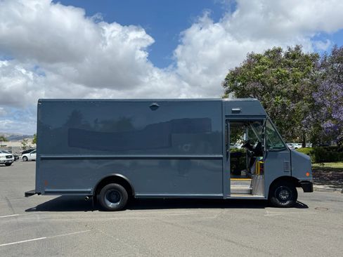 Used 2019 Ford E-450 and Econoline 450 Super Duty RWD image 4