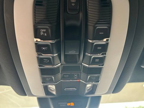 Used 2017 Porsche Macan GTS AWD/4WD image 60