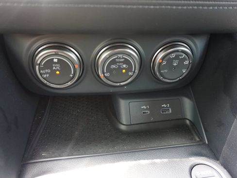 Used 2025 Nissan Z Performance w/ Floor Mat Package RWD image 11