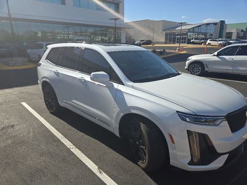 Used 2025 Cadillac XT6 Sport w/ Platinum Package AWD/4WD image 2