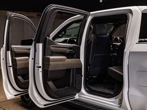 Used 2022 Chevrolet Silverado 1500 ZR2 w/ Technology Package image 29