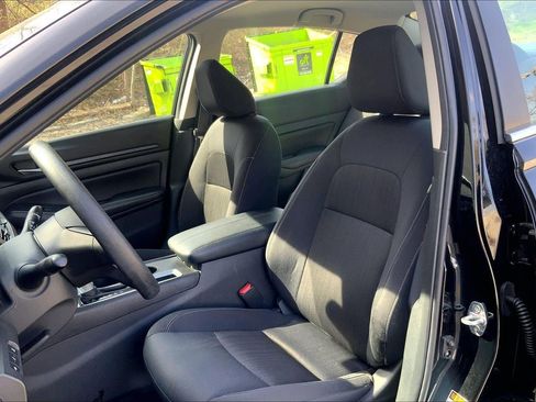 Used 2025 Nissan Altima 2.5 SV image 21