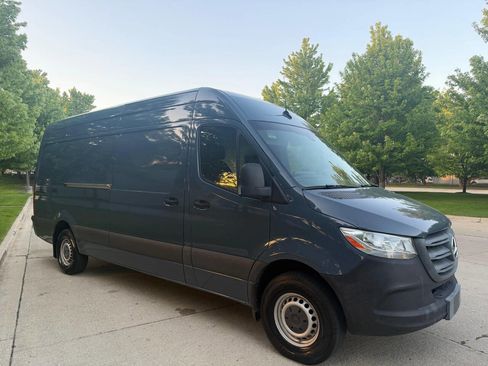 Used 2019 Mercedes-Benz Sprinter 170 image 3