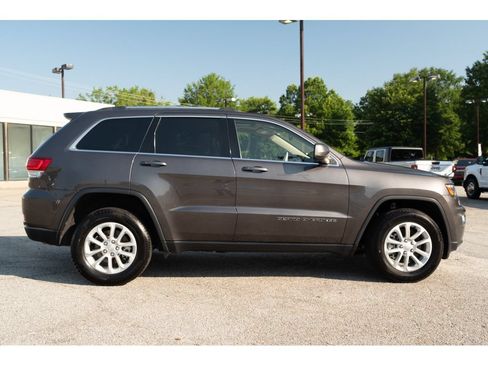 Used 2021 Jeep Grand Cherokee Laredo w/ Security & Convenience Group AWD/4WD image 9