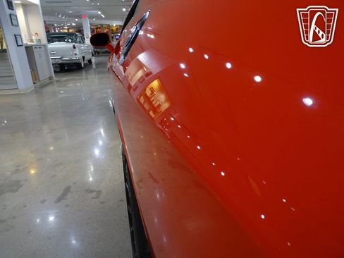 Used 2016 Dodge Challenger SRT Hellcat image 38