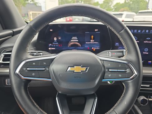 Used 2026 Chevrolet Traverse LT FWD image 19