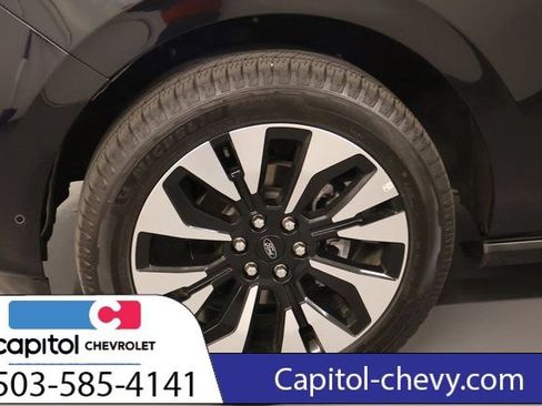 Used 2025 Ford Expedition Platinum w/ Driver's Package AWD/4WD image 9
