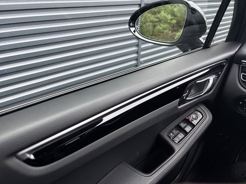 Certified 2024 Porsche Macan image 26