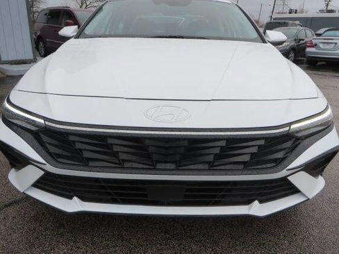 Used 2025 Hyundai Elantra SEL FWD image 37