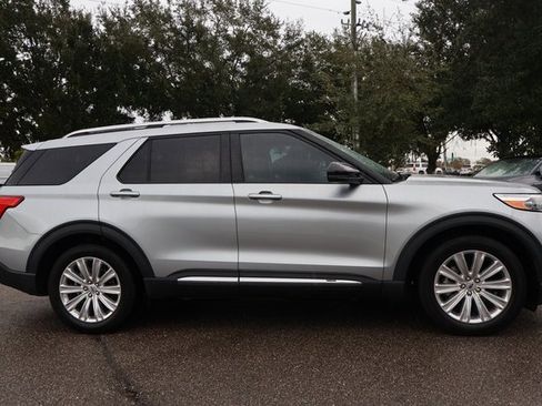 Used 2023 Ford Explorer Limited w/ Limited Technology Package image 9