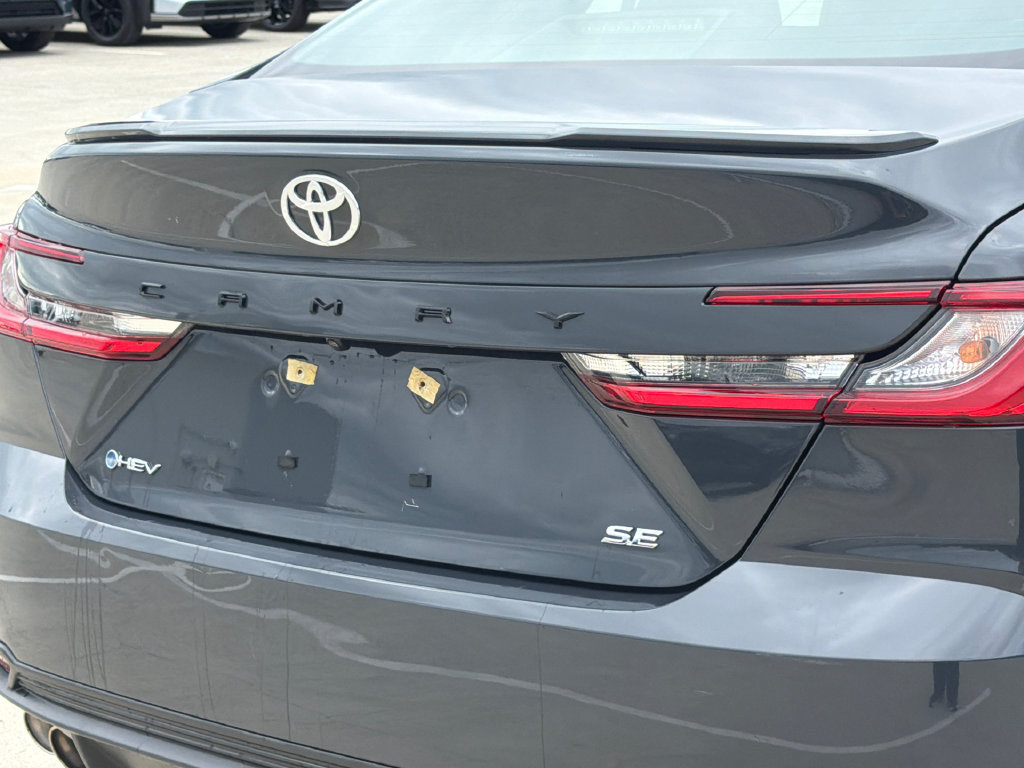 Used 2025 Toyota Camry SE w/ Convenience Package FWD image 5