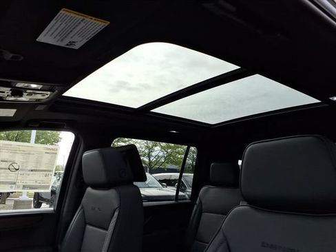 New 2026 GMC Yukon XL Denali w/ Denali Reserve Package AWD/4WD image 15