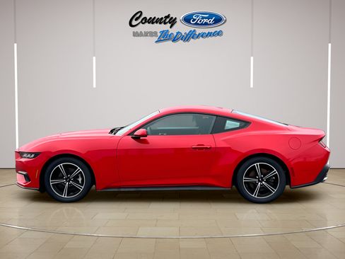 Used 2025 Ford Mustang Coupe RWD image 3