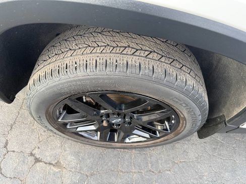 Used 2021 Chevrolet Traverse LT w/ LPO, Blackout Package image 27