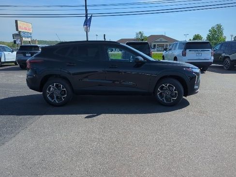 New 2026 Chevrolet Trax LT w/ LT Convenience Package FWD image 23