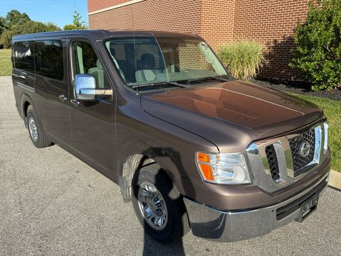 Used 2018 Nissan NV 3500 SV w/ Navigation Package image 18