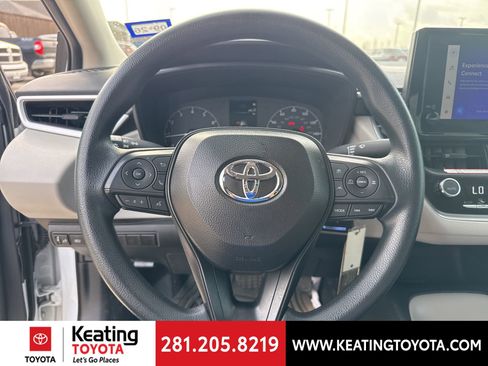 Used 2025 Toyota Corolla LE image 17