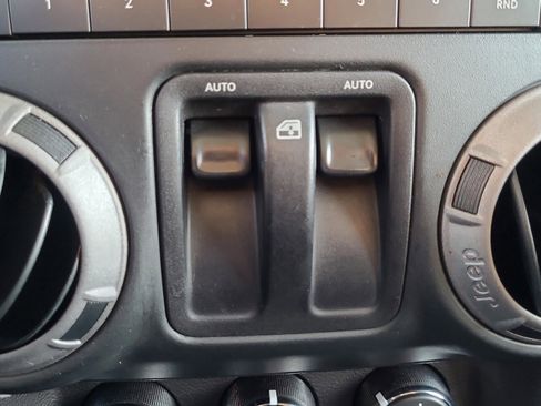 Used 2013 Jeep Wrangler Sport image 18