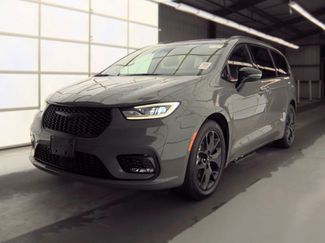 Used 2025 Chrysler Pacifica Limited FWD video 1