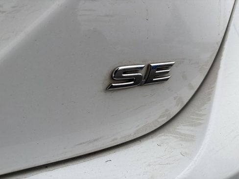 Used 2019 Toyota Camry SE image 4